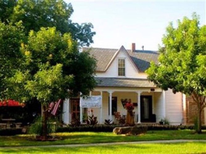 The Manor Bed And Breakfast - Lake Thunderbird State Park, Norman