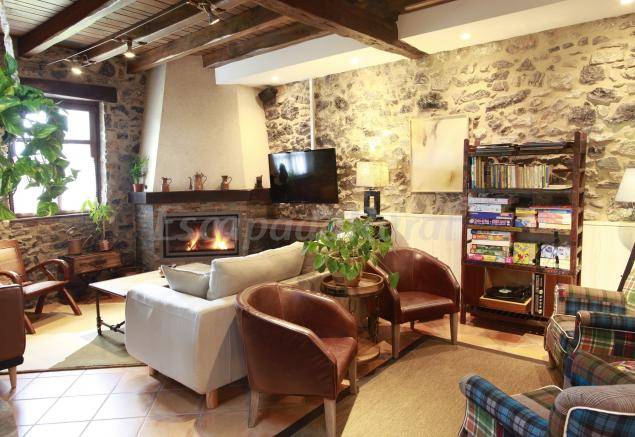 Casa Rural ∙ 6 Habitaciones ∙ 18 Personas - Basque Country