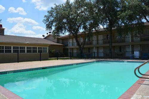 2-star Hotel ∙ Inn Of Uvalde - Uvalde, TX