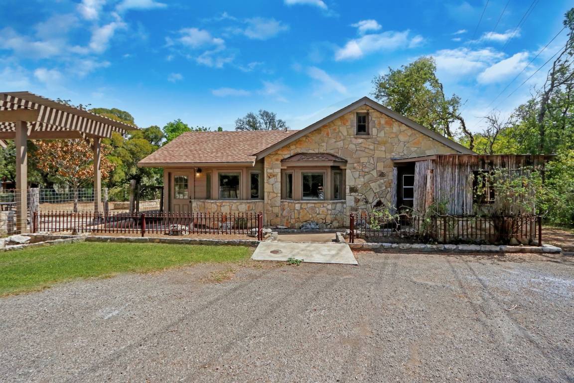 69 M² Cottage ∙ 2 Bedrooms ∙ 4 Guests - Dripping Springs, TX