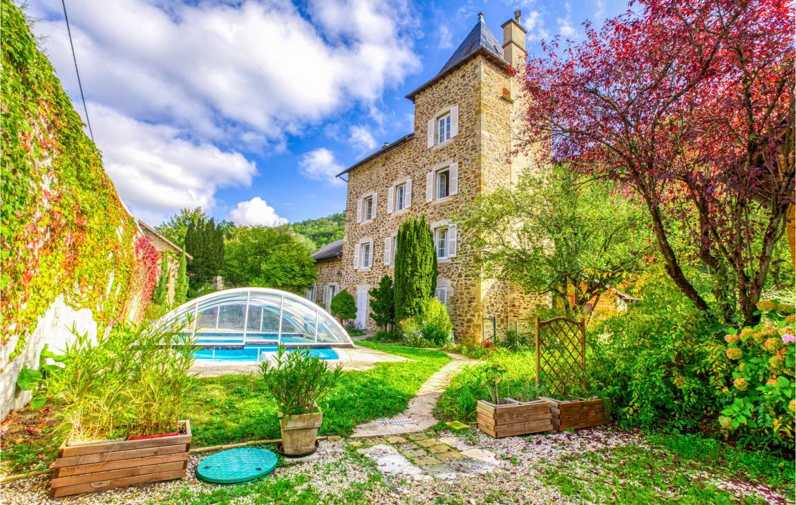 385 M² House ∙ 7 Bedrooms ∙ 15 Guests - Rodez
