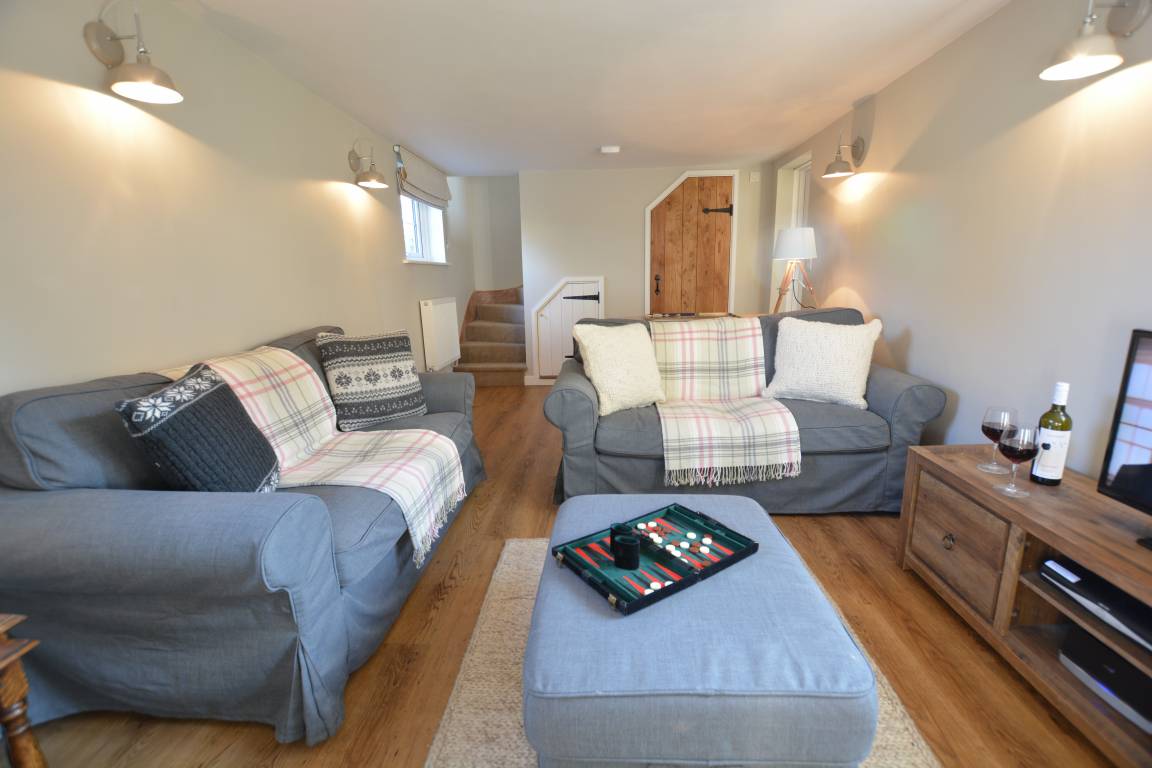 105 M² Cottage ∙ 2 Bedrooms ∙ 4 Guests - Woodbridge