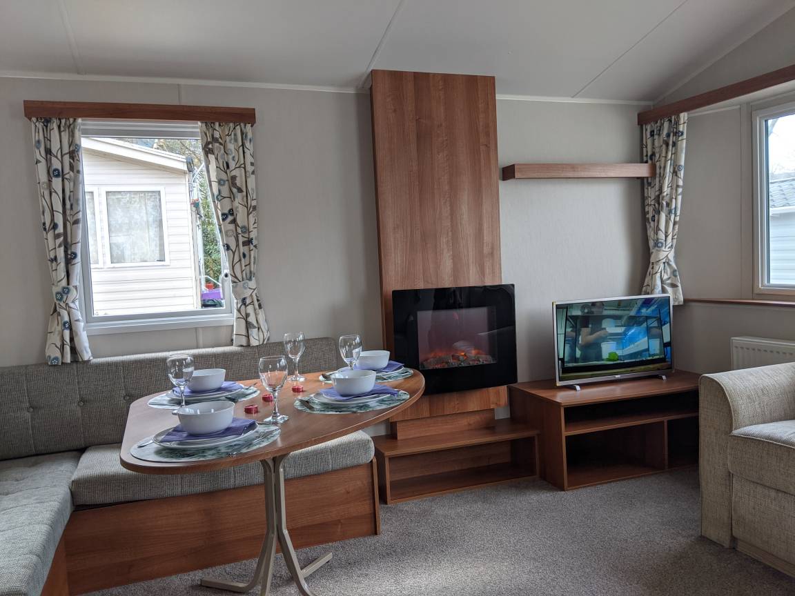 75 M² Chalet ∙ 2 Bedrooms ∙ 5 Guests - East Sussex
