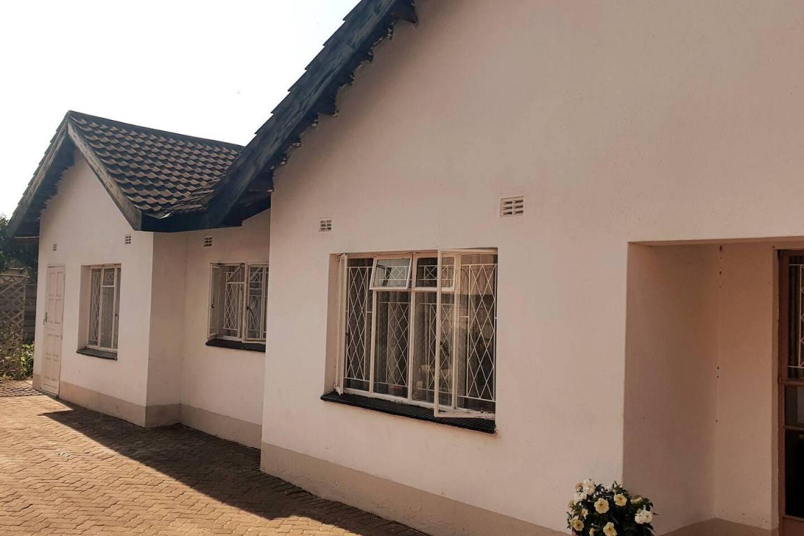 90 M² House ∙ 3 Bedrooms ∙ 6 Guests - Zimbabwe