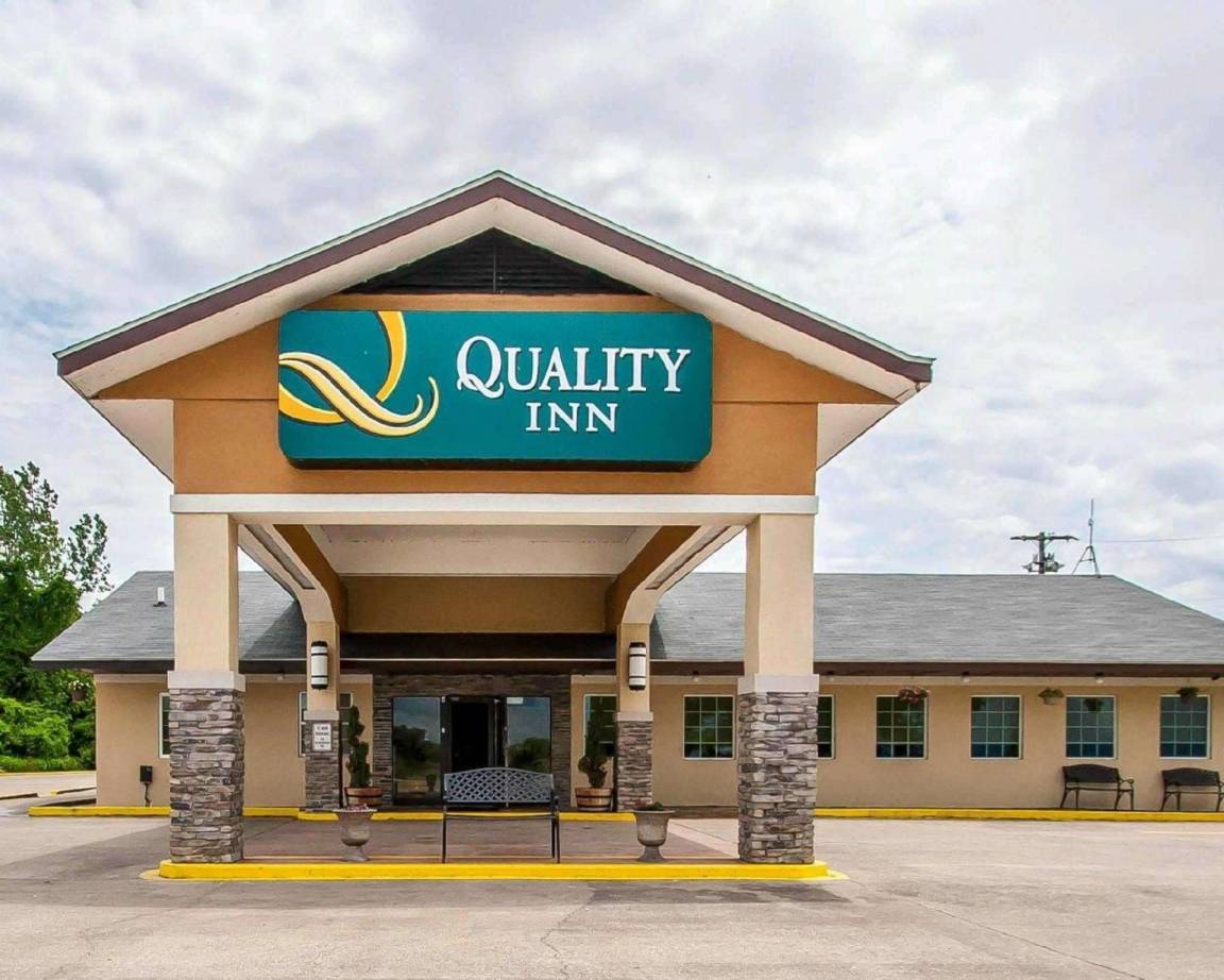 2-star Hotel ∙ Quality Inn Cairo I-57 - Cairo, Illinois, IL