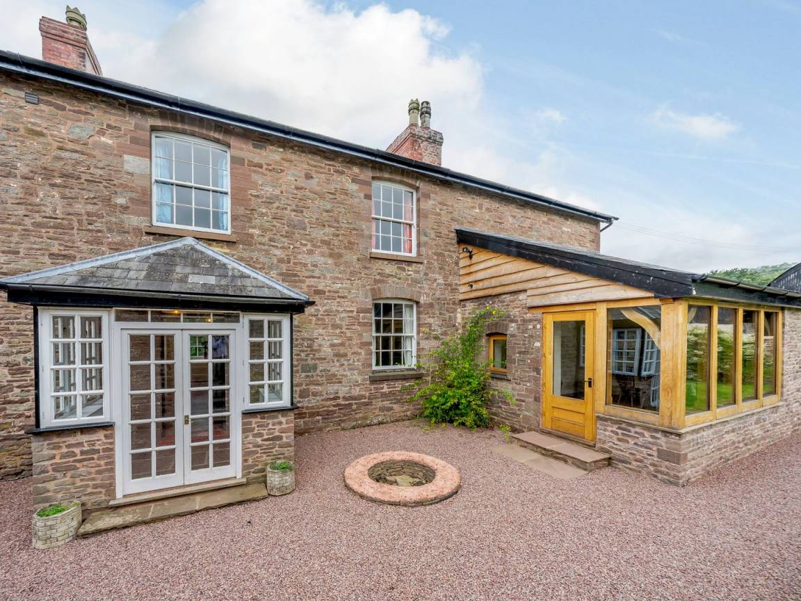 Cottage ∙ 4 Bedrooms ∙ 8 Guests - Monmouthshire