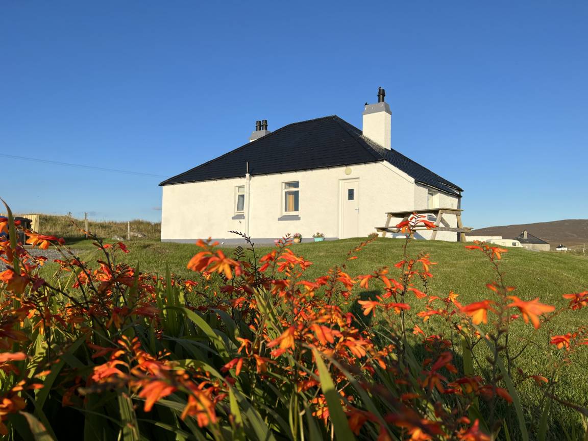 130 M² Cottage ∙ 3 Bedrooms ∙ 5 Guests - South Uist
