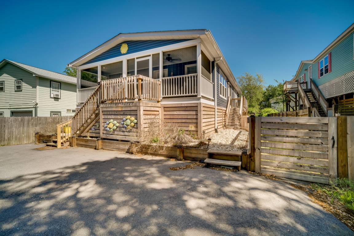 135 M² Cottage ∙ 3 Bedrooms ∙ 9 Guests - Folly Beach, SC