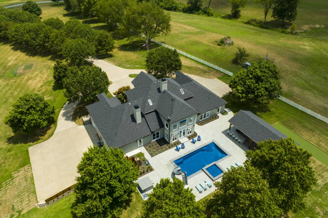 404 M² House ∙ 6 Bedrooms ∙ 20 Guests - Lebanon, TN