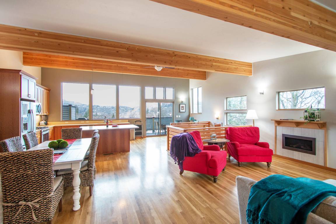 139 M² House ∙ 3 Bedrooms ∙ 6 Guests - Hood River, OR