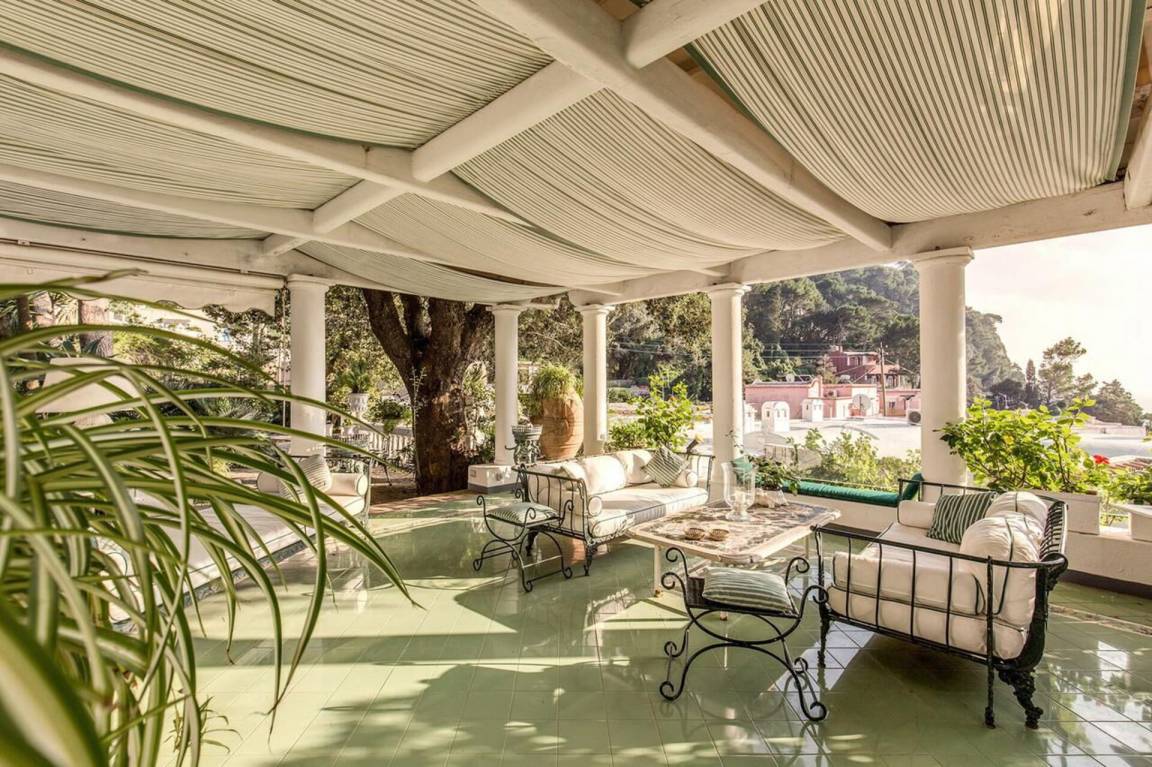 350 M² Villa ∙ 5 Bedrooms ∙ 10 Guests - Capri Adası