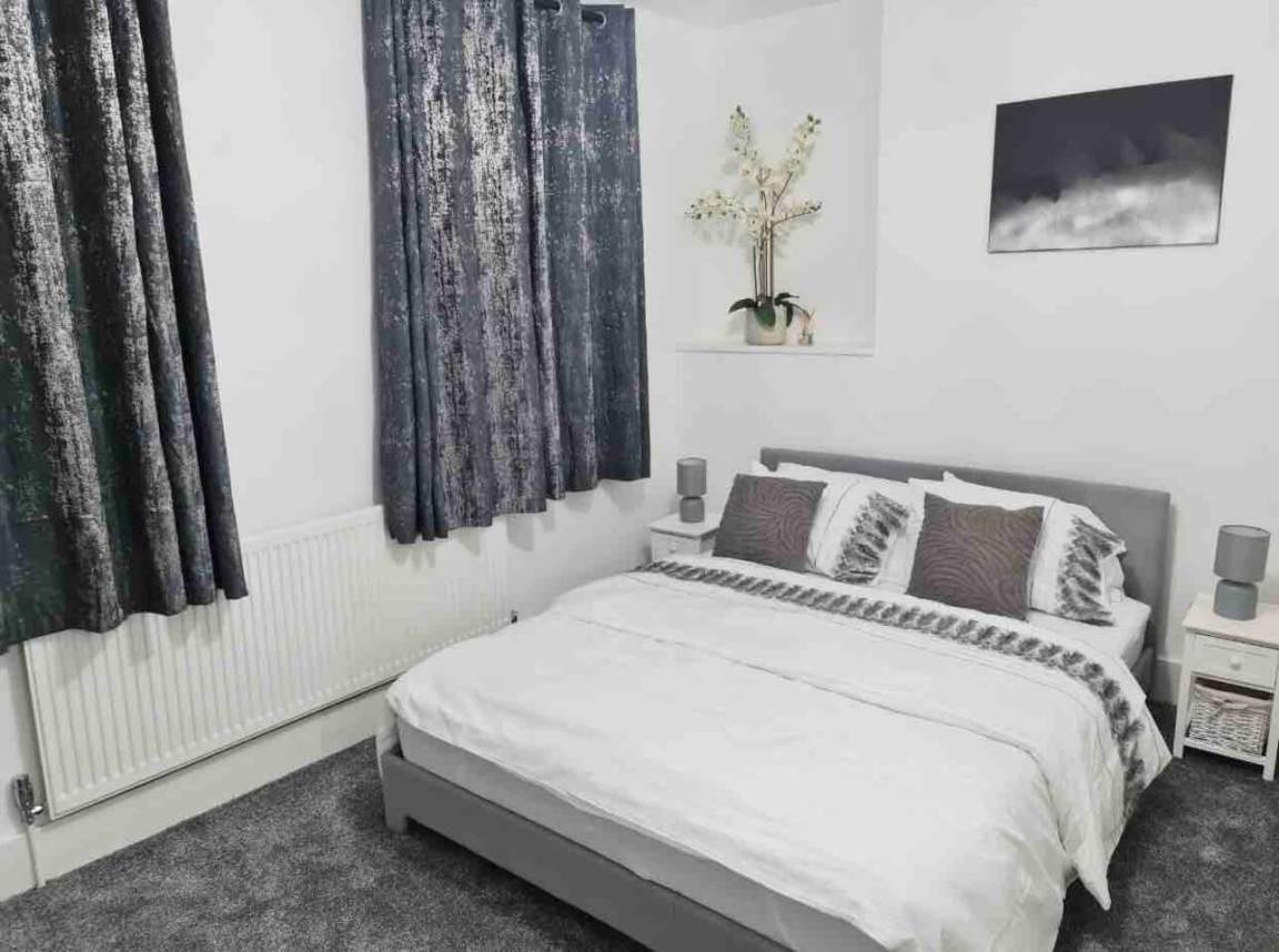 90 M² House ∙ 3 Bedrooms ∙ 8 Guests - Croydon, UK