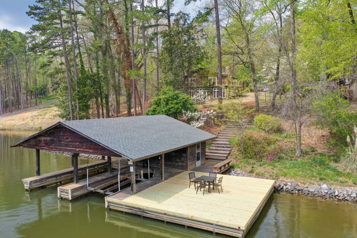 390 M² House ∙ 4 Bedrooms ∙ 10 Guests - Hyco Lake, NC