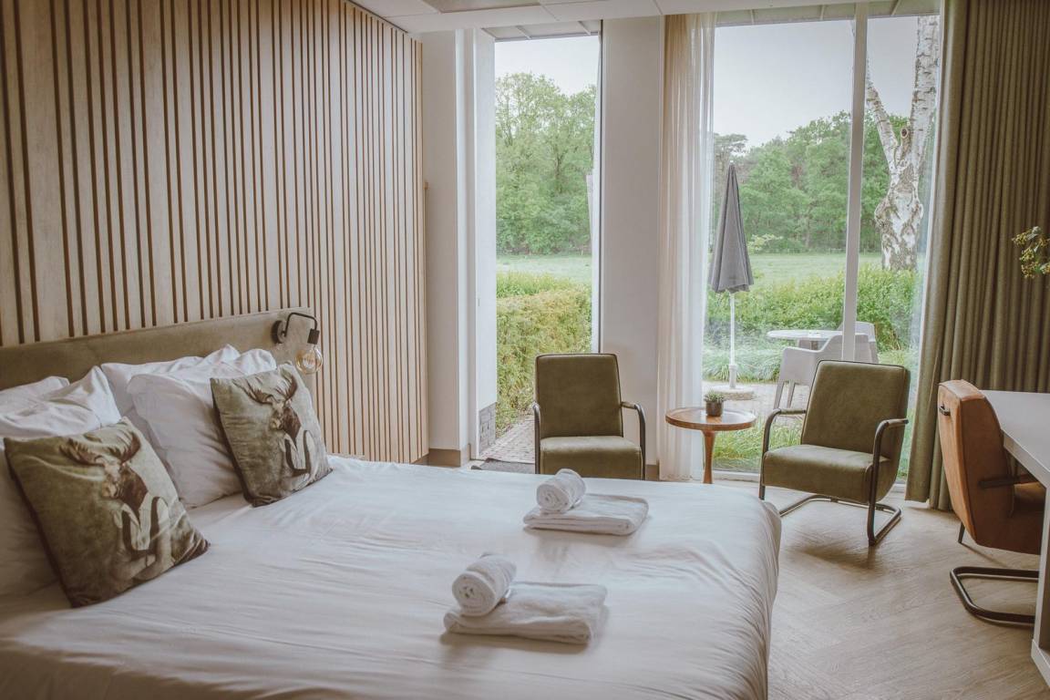 Hotel ∙ Luxe Hotelkamer Voor 2 Personen Met Een Airco, Buitenruimte En Vrij Uitzicht. - Nijkerk