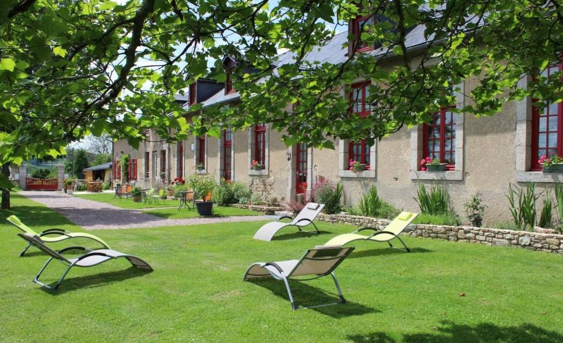 Hotel ∙ Tweepersoonskamer, Douche Of Bad, Wc - Nièvre