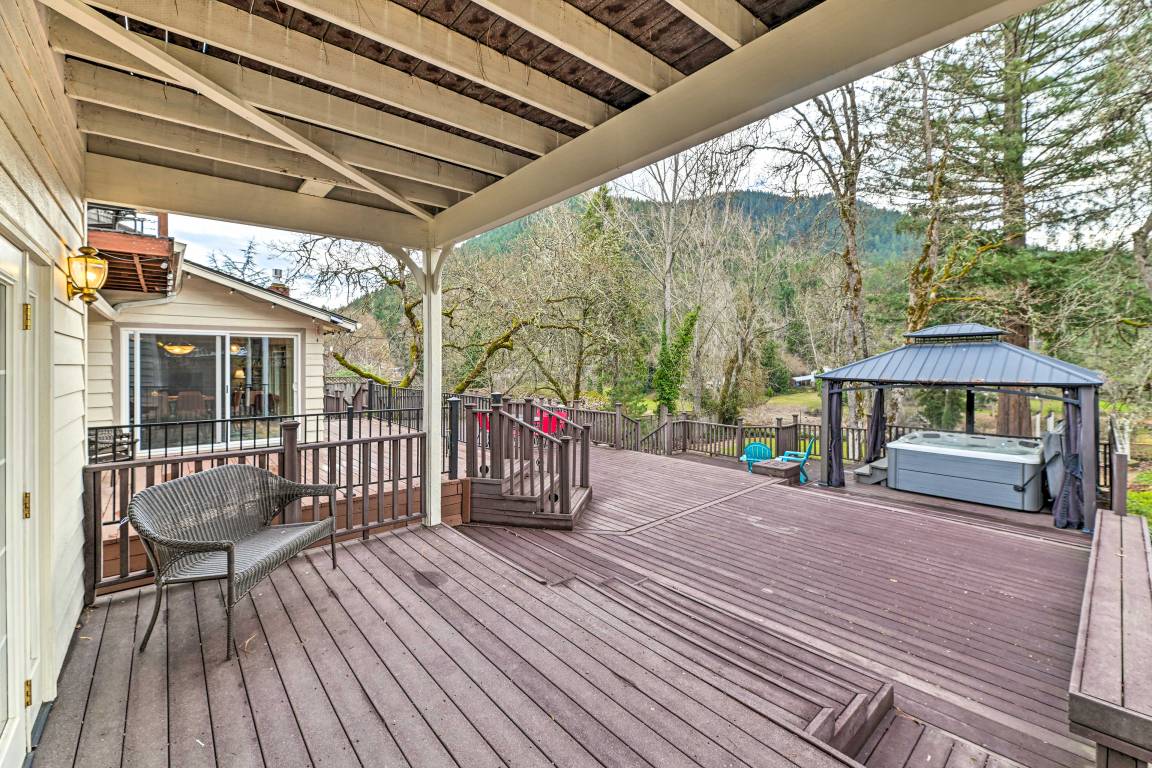 276 M² House ∙ 4 Bedrooms ∙ 8 Guests - Grants Pass, OR