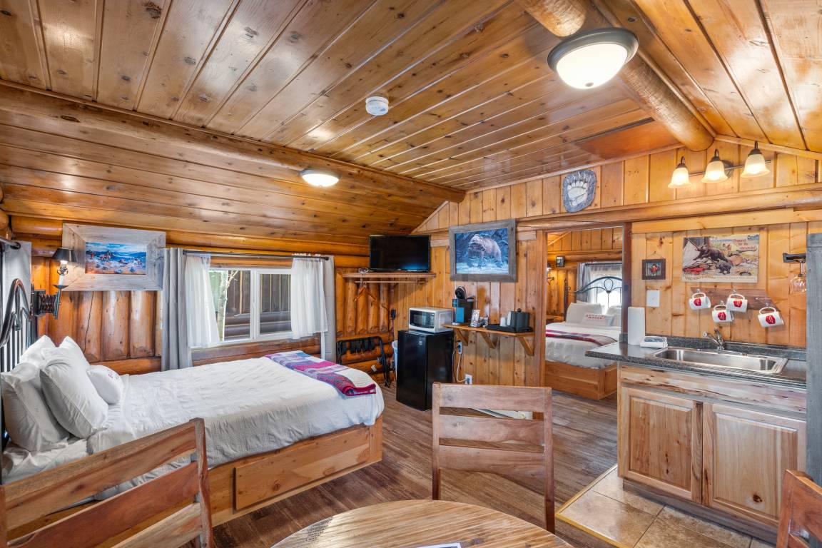 Cabin ∙ 1 Bedroom ∙ 4 Guests - West Yellowstone, MT