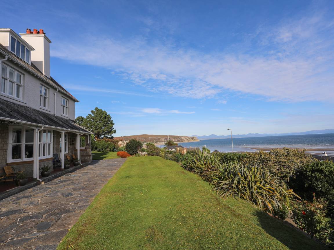 130 M² Cottage ∙ 3 Bedrooms ∙ 6 Guests - Abersoch