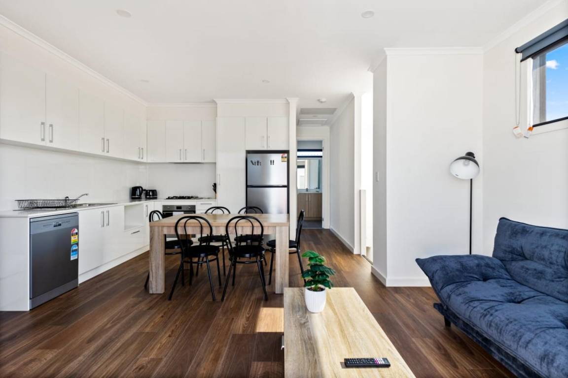 200 M² House ∙ 2 Bedrooms ∙ 5 Guests - Port Adelaide