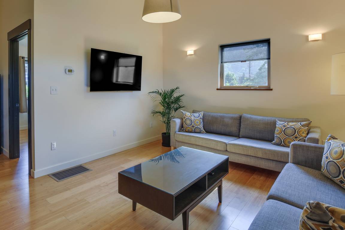 69 M² Apartment ∙ 2 Bedrooms ∙ 4 Guests - White Salmon, WA