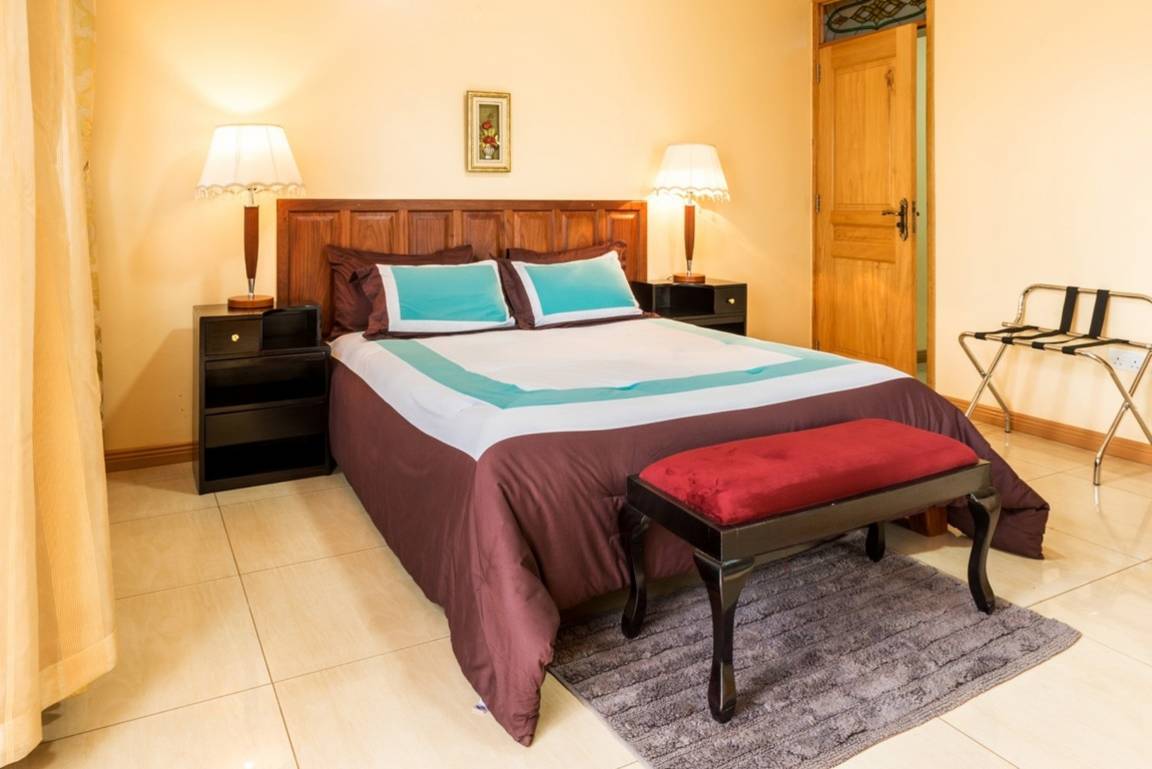 65 M² Ferienwohnung ∙ 3 Schlafzimmer ∙ 6 Gäste - Kampala