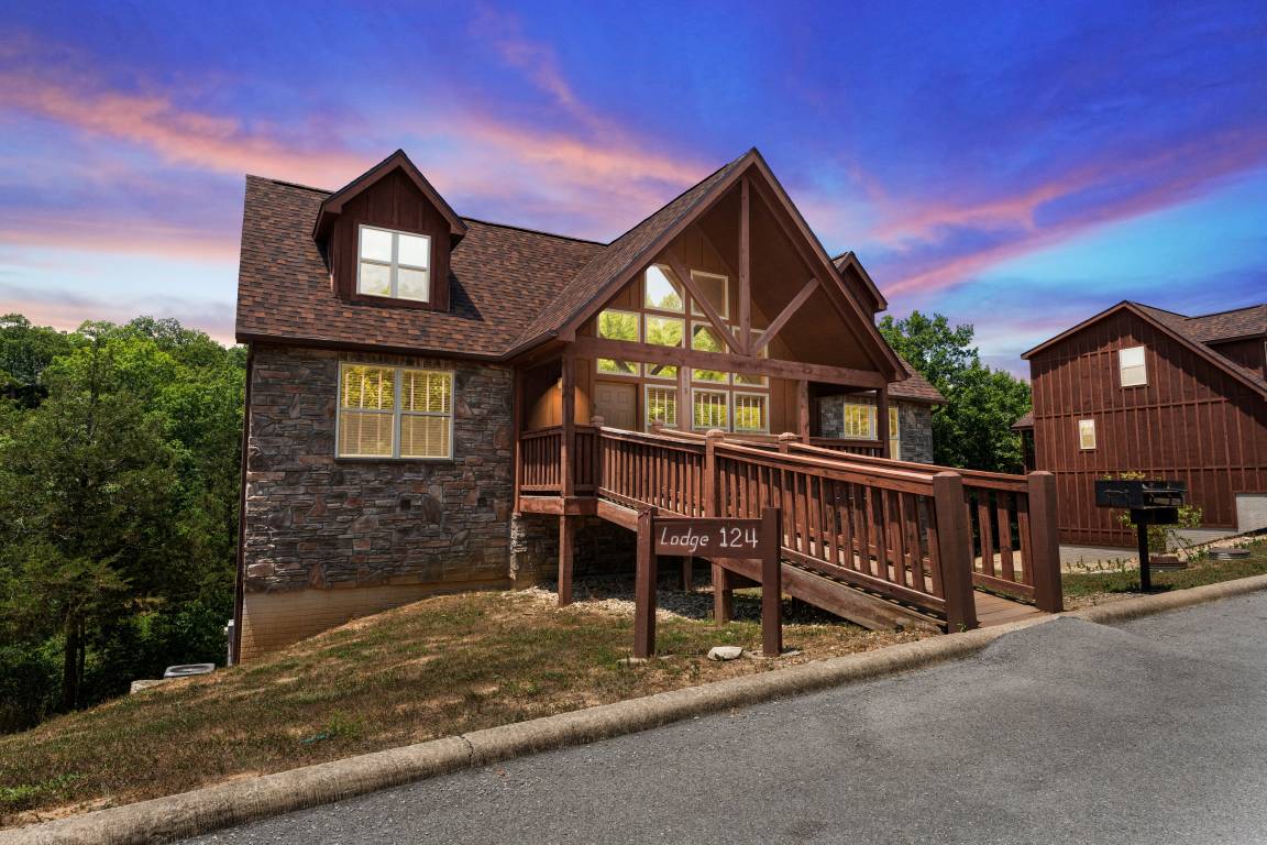 186 M² Lodge ∙ 4 Bedrooms ∙ 14 Guests - Table Rock Lake