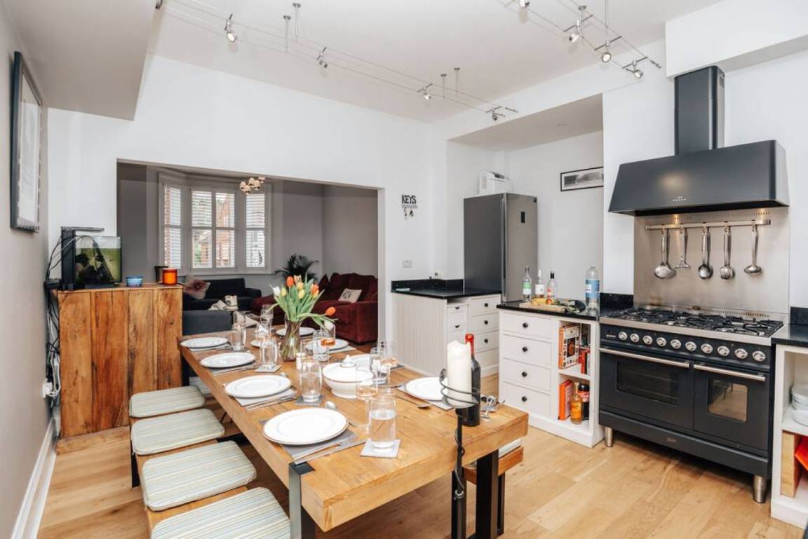Apartment ∙ 3 Bedrooms ∙ 8 Guests - Henley-on-Thames