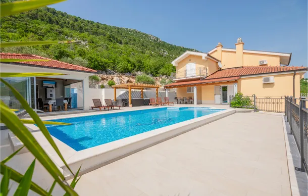 Awesome Home In Vrgorac With 4 Bedrooms, Wifi And Outdoor Swimming Pool - Vrgorac
