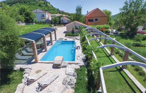 Nice Home In Sinj With 4 Bedrooms, Wifi And Indoor Swimming Pool - Sinj