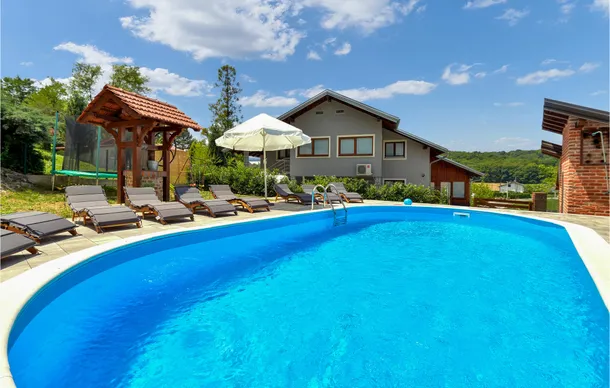 Beautiful Home In Jastrebarsko With 7 Bedrooms, Wifi And Outdoor Swimming Pool - Jastrebarsko