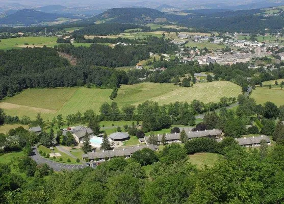 Village Vacances Les Sucs Du Velay À Saint Julien Chapteuil - Auvergne