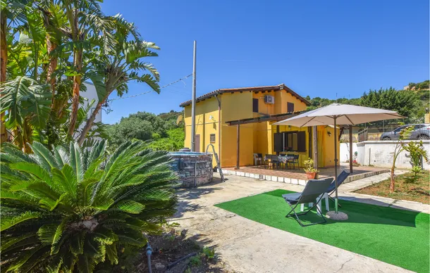 Beautiful Home In Casteldaccia With Outdoor Swimming Pool, Wifi And Indoor Swimming Pool - Altavilla Milicia
