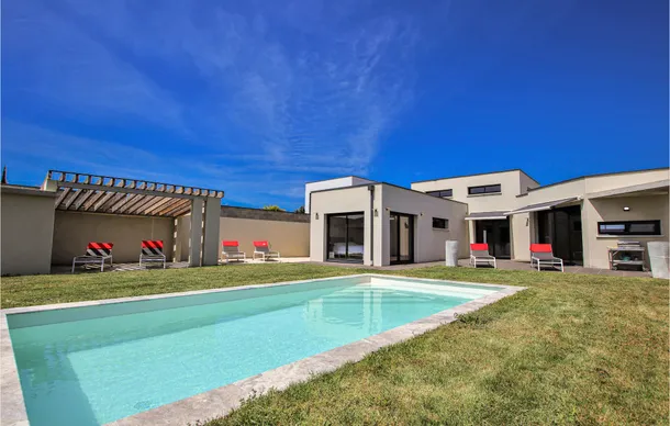Stunning Home In Montélimar With Wifi, Private Swimming Pool And 4 Bedrooms - Montélimar