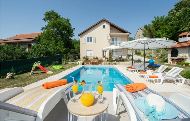 Beautiful Home In Suhac With Outdoor Swimming Pool, Wifi And 4 Bedrooms - Sinj
