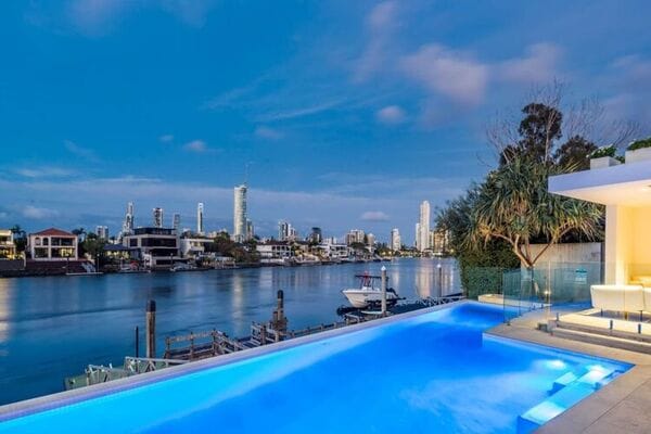 Majestic Holiday Home With Pool In Gold Coast - Broadbeach