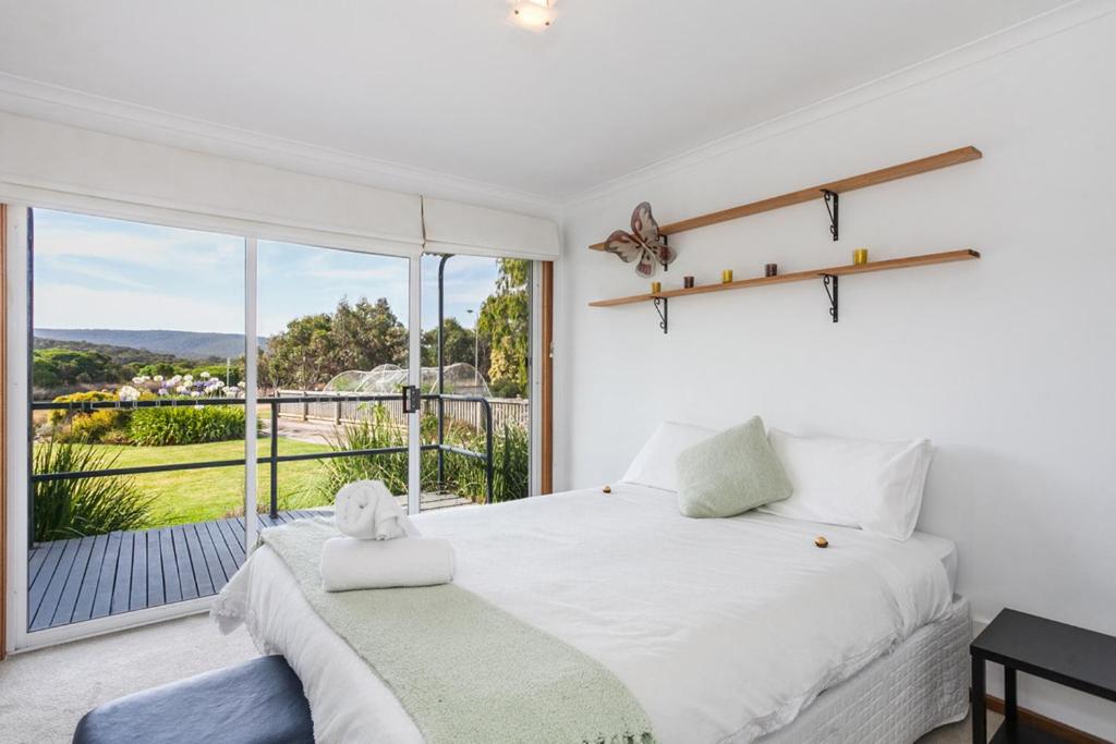 A River Bed  Cottage - Relax And Unwind In This Spacious Cottage By The River - Aireys Inlet