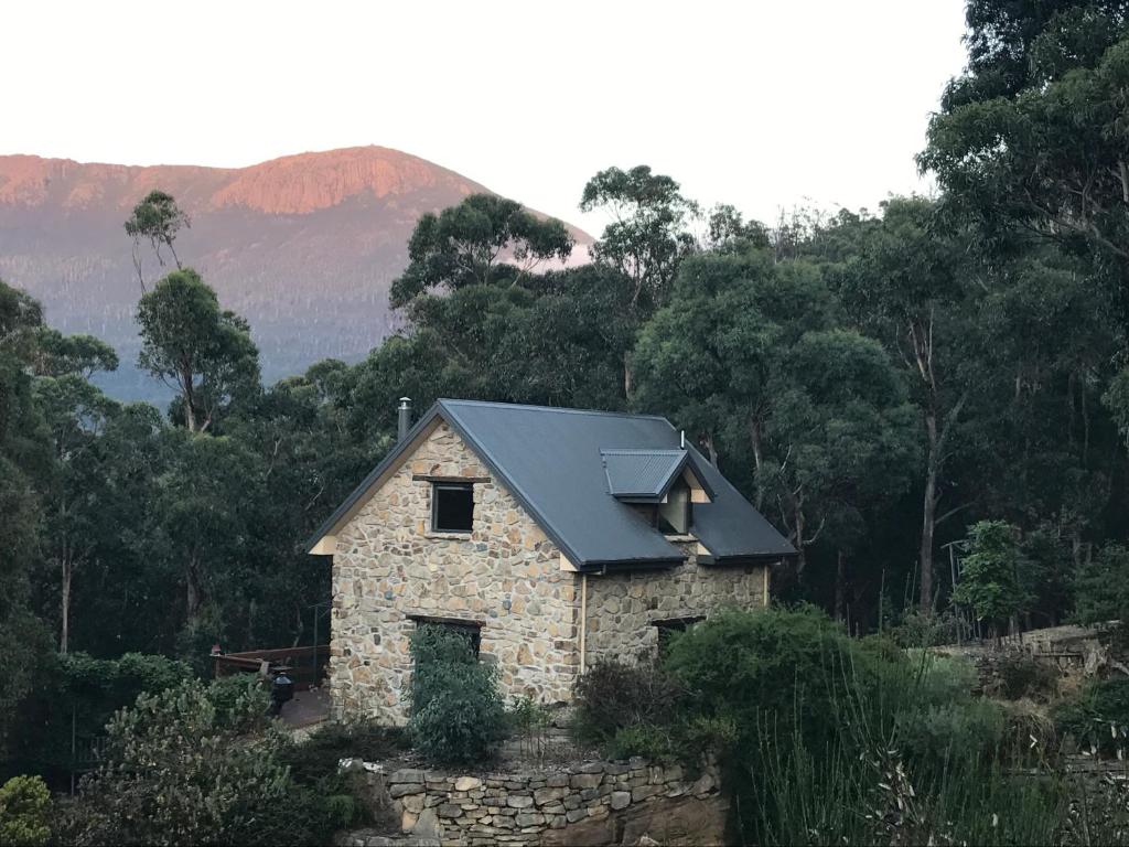 The Stone Cottage - Hobart