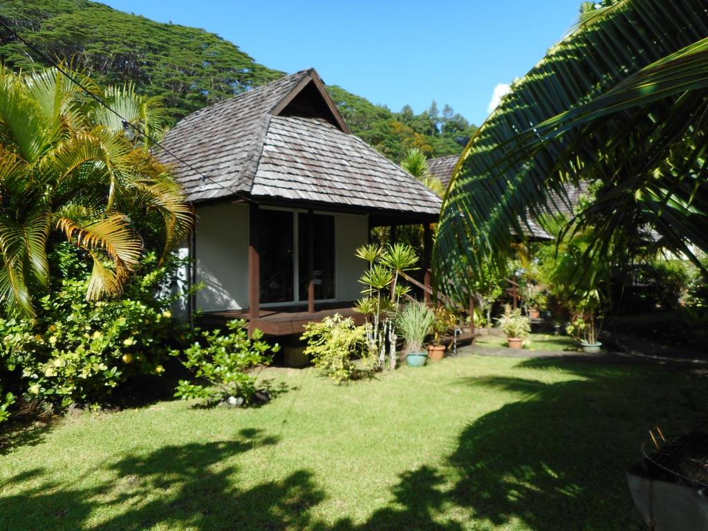 A Pueu Village - Tahiti