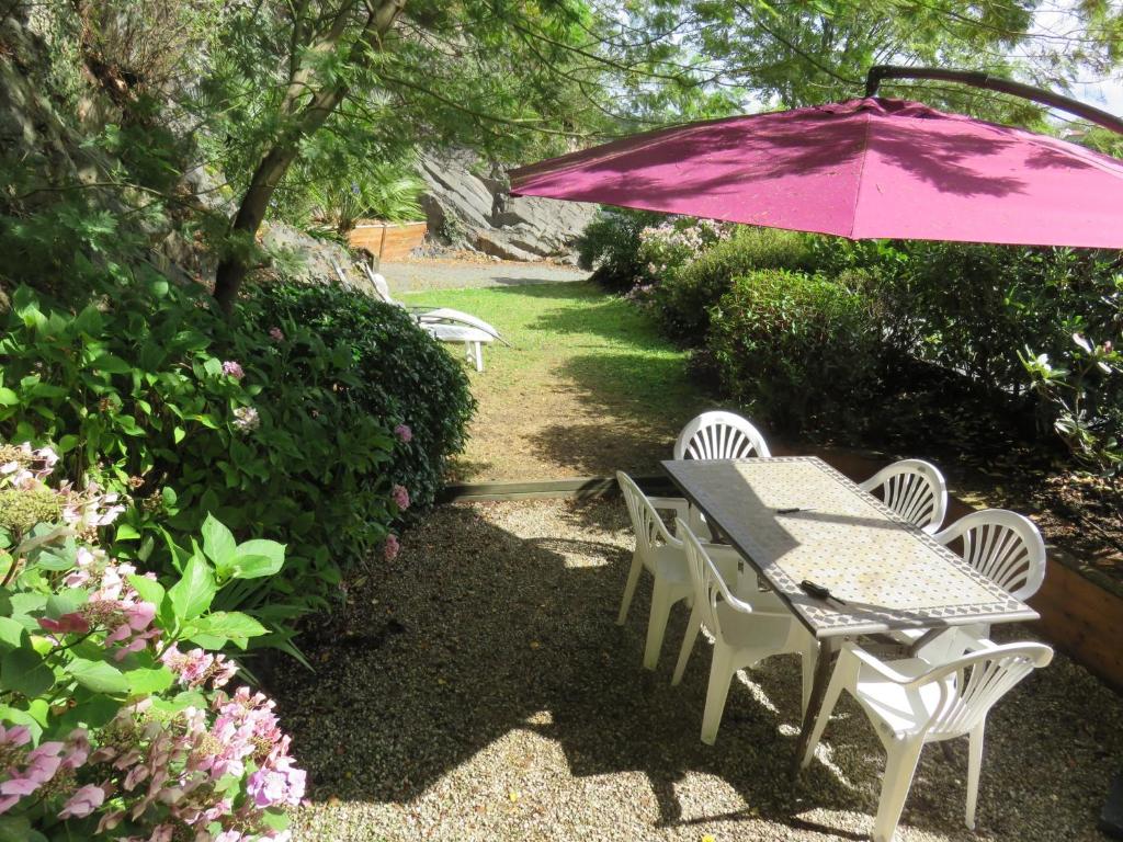 Maison De 2 Chambres Avec Jardin Amenage A Ploezal - Brittany