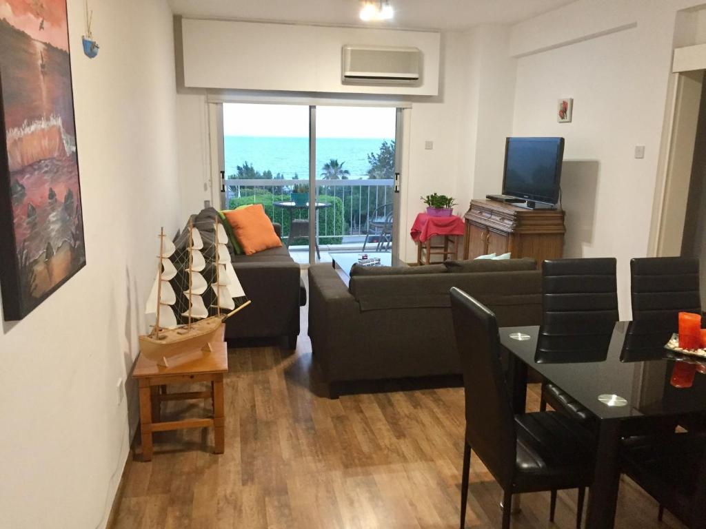 Sea View Apartment - Limasol