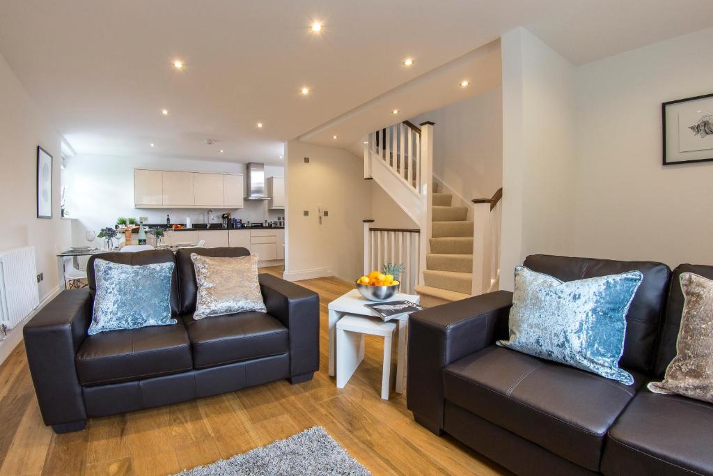 Finchley Central Luxury 2/3 Bed Triplex Loft Style Apartment - Kilburn - London