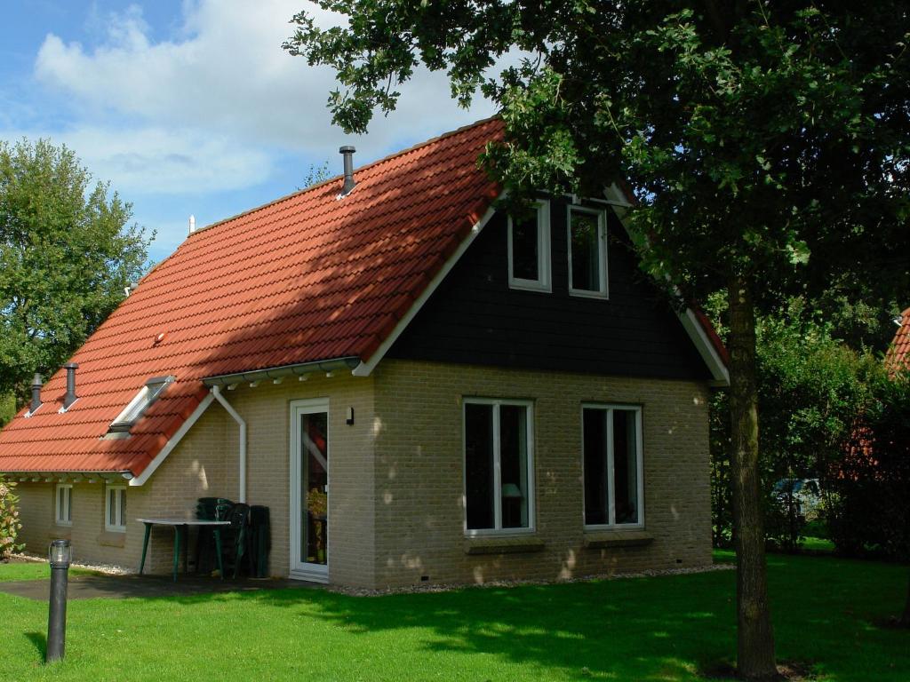 Spacious holiday home with WiFi, 20 km from Assen - Assen