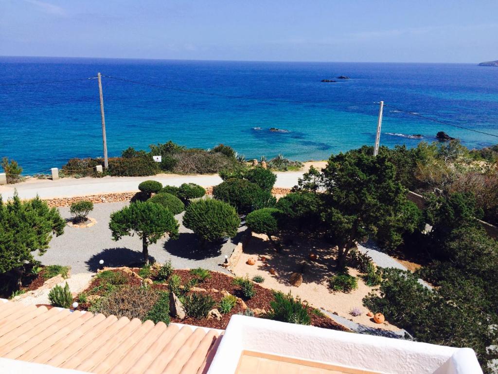 Small Apartment Complex Right By The Sea. Recovery Guaranteed. - Balearic Islands