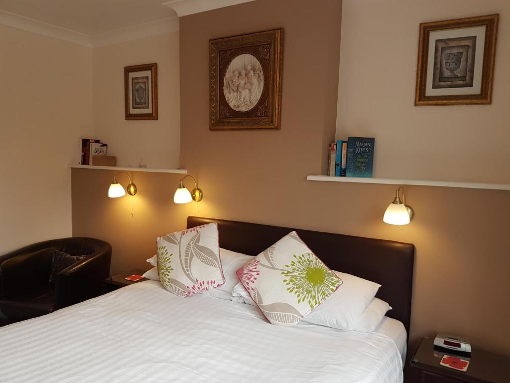 Penryn Guest House, ensuite rooms, free parking and free wifi - Warwickshire