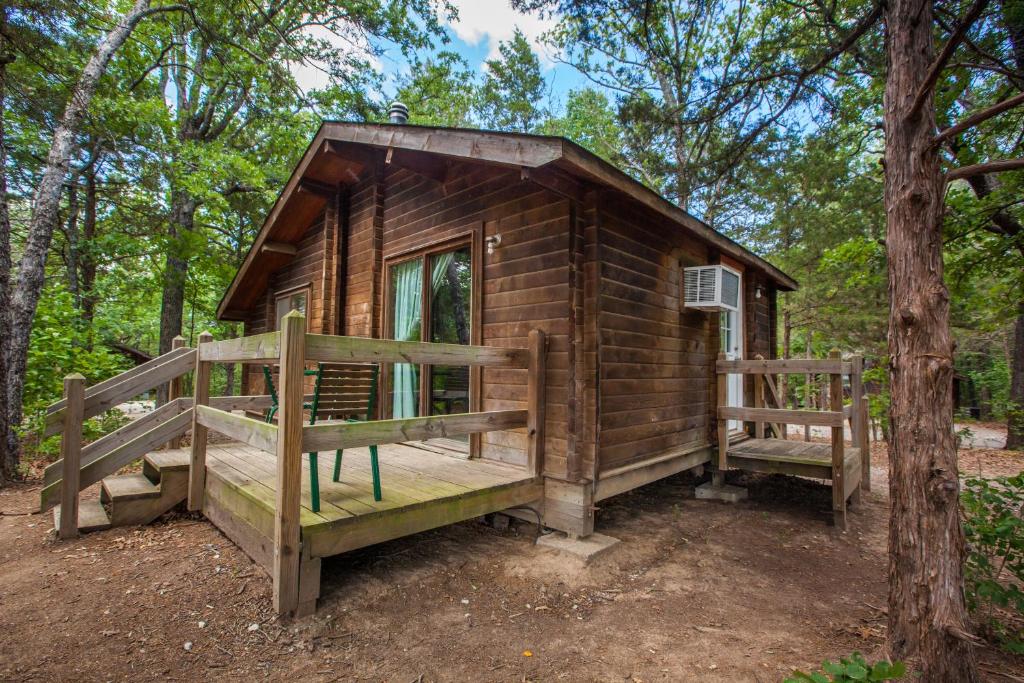 Lake Texoma Camping Resort Cabin 1 - テキサス州