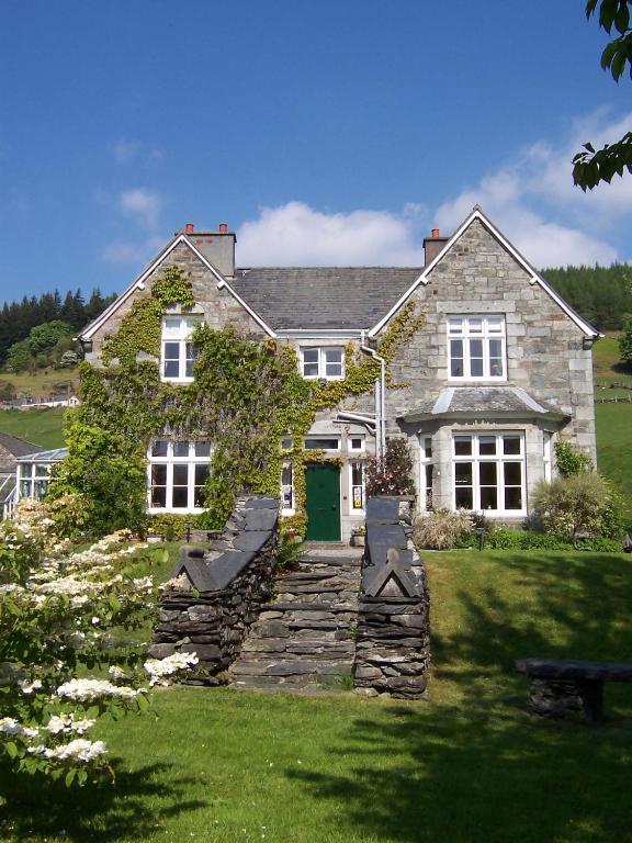 2 Bed Apartment In Victorian Rectory With Hot Tub - Snowdonia National Park