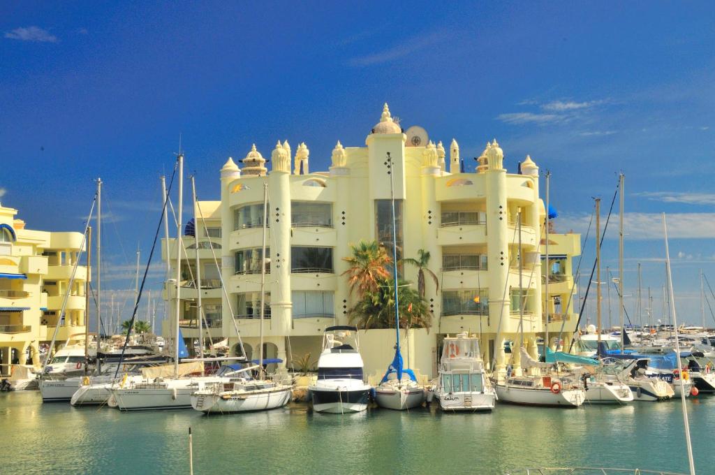 Capaldi Luxury Holiday Rentals Puerto Marina Benalmadena - Alhaurín de la Torre