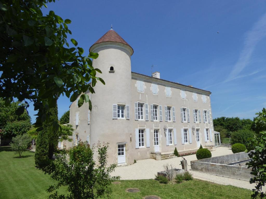 Chateau D'annezay - Charente-Maritime