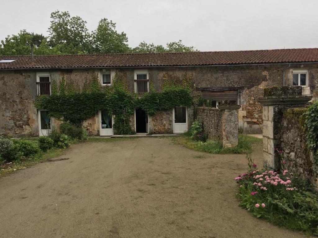 Ferme Gite Equestre En Charente - Charente