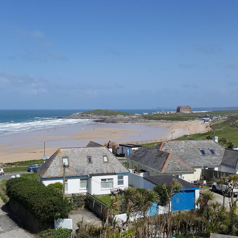 For The Shore, Fistral Beach Newquay - 2 Bed 2 Bath - Private Parking With Garage For 2 Vehicles - Newquay
